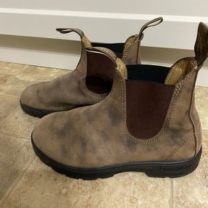 Blundstones